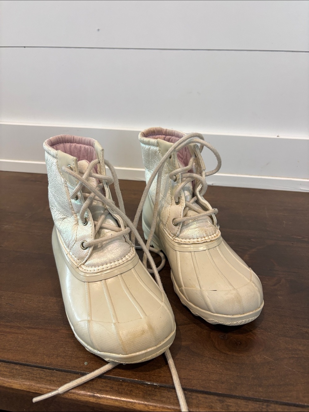 Sperry Kids Cream Lace-Up Duck Boots with Pink Lining